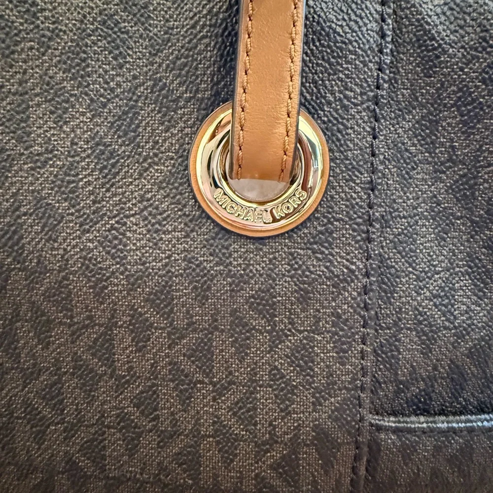 Michael Kors Jet Set Large Travel Shoulder Signature Tote in Acorn, Tan and Gold